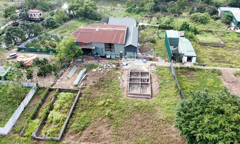 Người sử dụng đất chỉ được chuyển đất trồng hoa màu sang đất ở khi được cơ quan Nhà nước có thẩm quyền đồng ý. Người sử dụng đất chỉ được chuyển đất trồng hoa màu sang đất ở khi được cơ quan Nhà nước có thẩm quyền đồng ý.